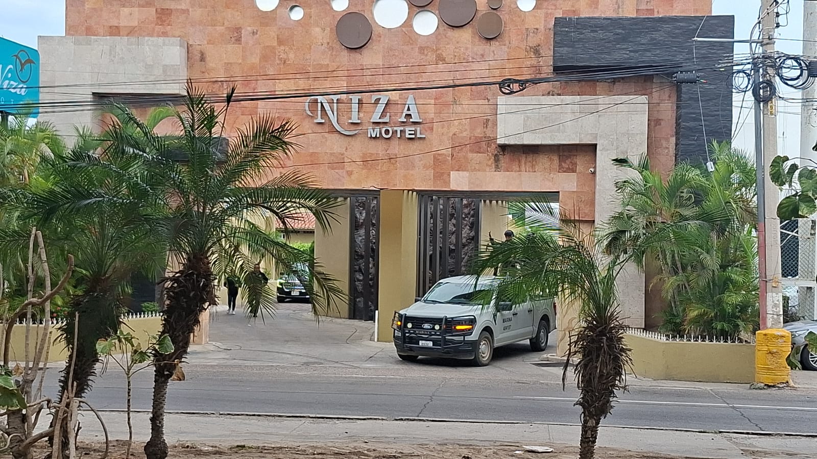 Operativo de Marina y SSPC mantiene bajo resguardo un motel al norte de Mazatlán