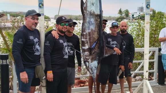 Con un marlín de 312 libras, “40 y 20” gana el Pacific Marlin Cup 2026 de Hersa Corporativo