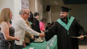 padre e hijo concluyen la prepa juntos en cobaes en culiacan papa