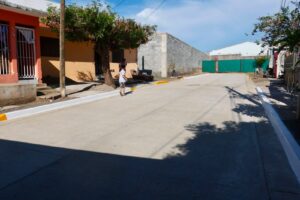 Vecinos de la colonia Mazatlán III reciben pavimentación de la calle Bahía Ceuta