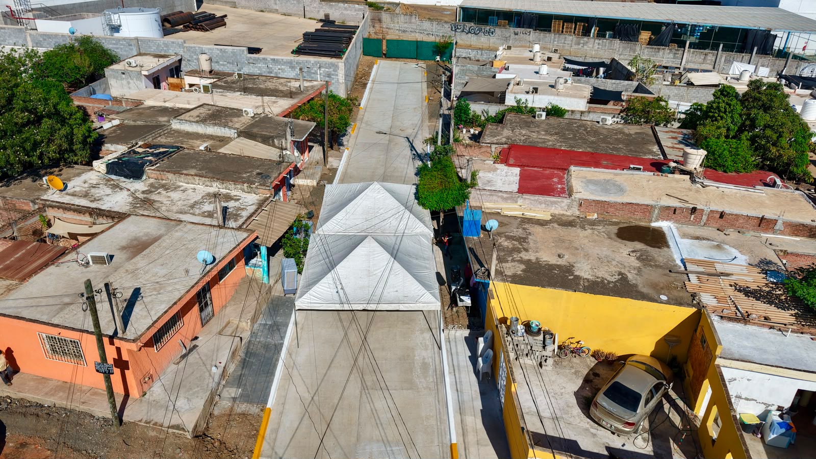 Vecinos de la colonia Mazatlán III reciben pavimentación de la calle Bahía Ceuta
