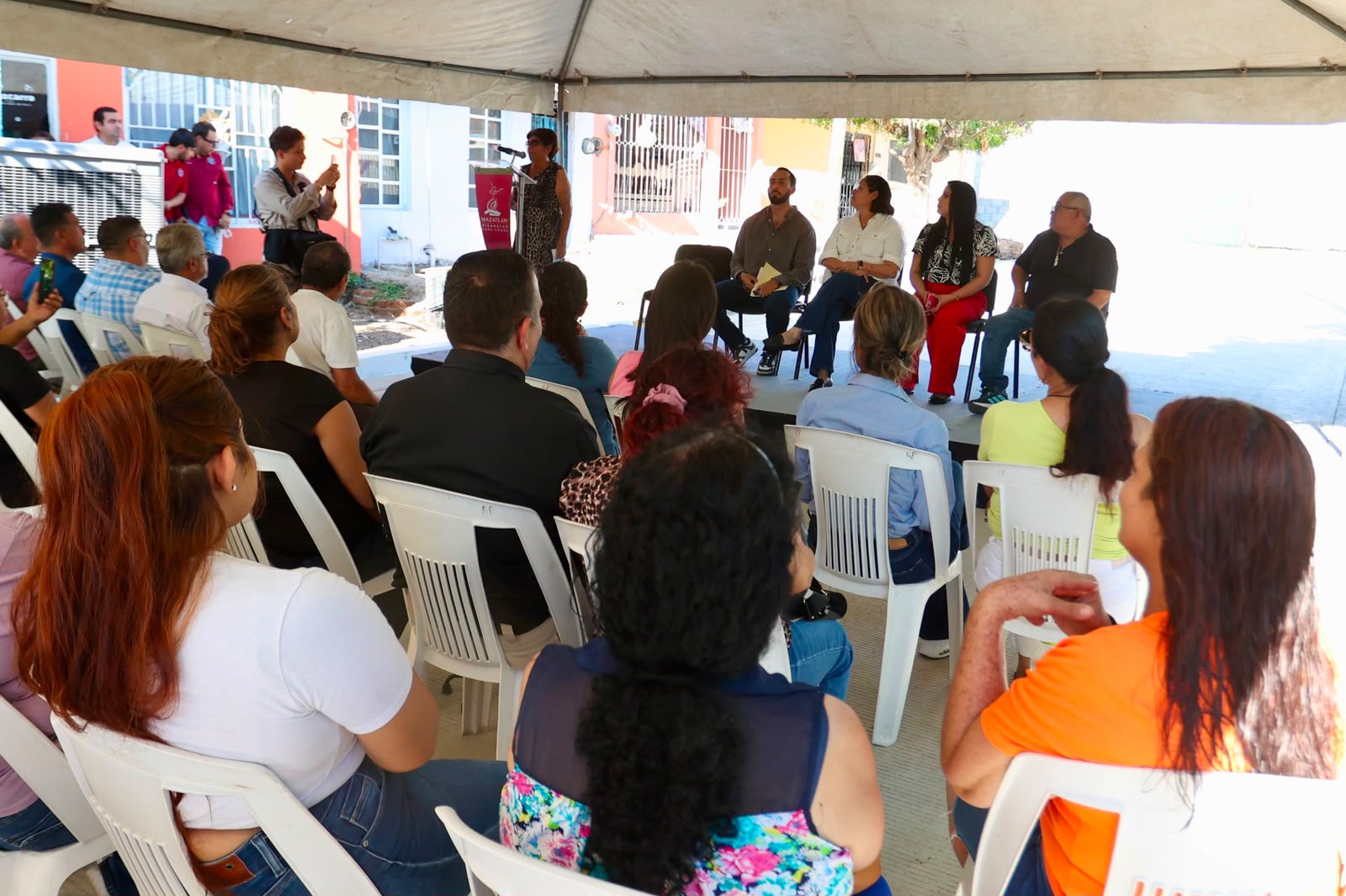 Vecinos de la colonia Mazatlán III reciben pavimentación de la calle Bahía Ceuta