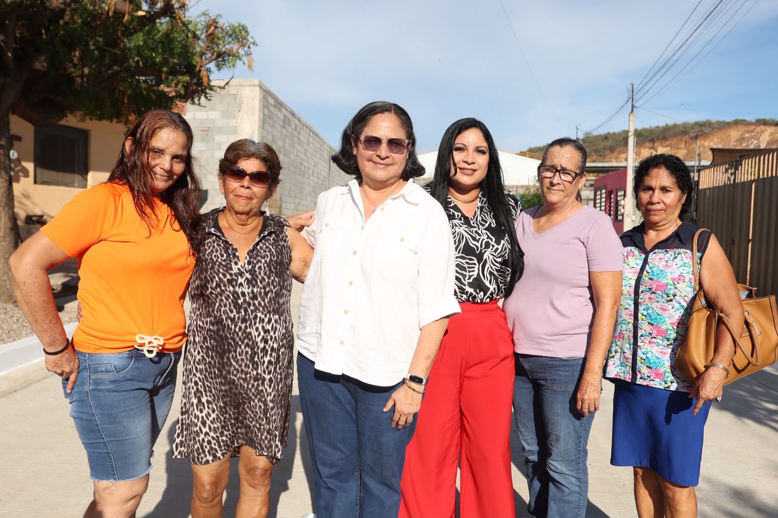 Vecinos de la colonia Mazatlán III reciben pavimentación de la calle Bahía Ceuta