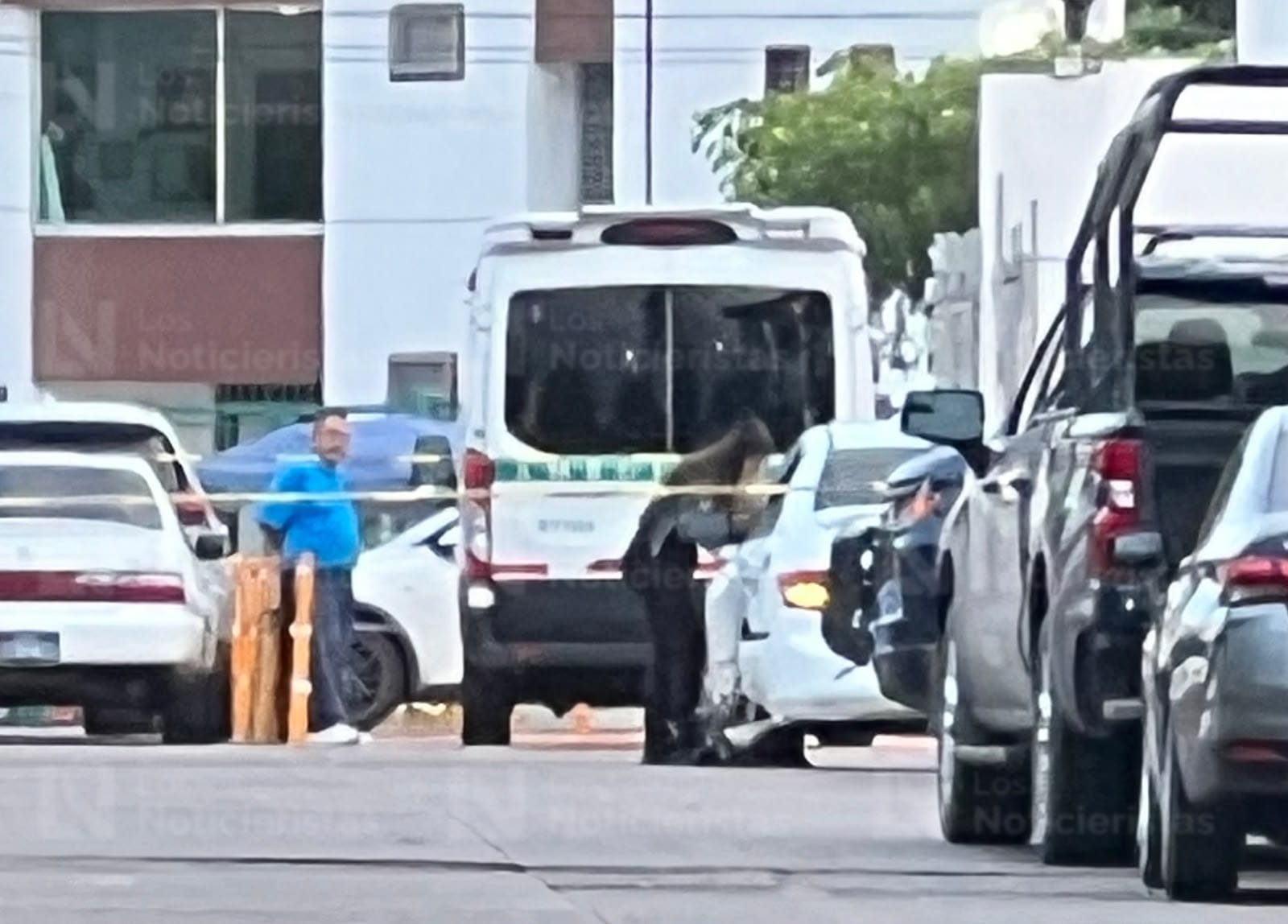 Persona baleada llega manejando a hospital de Culiacán, Sinaloa