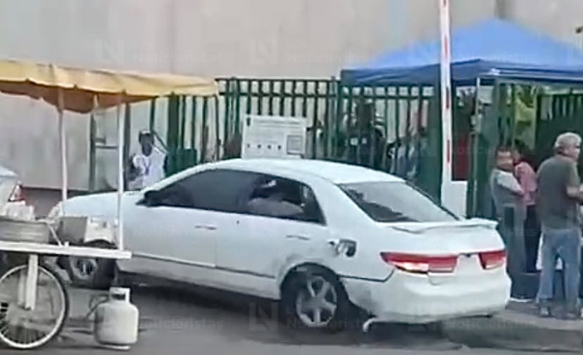 Persona baleada llega manejando a hospital de Culiacán, Sinaloa