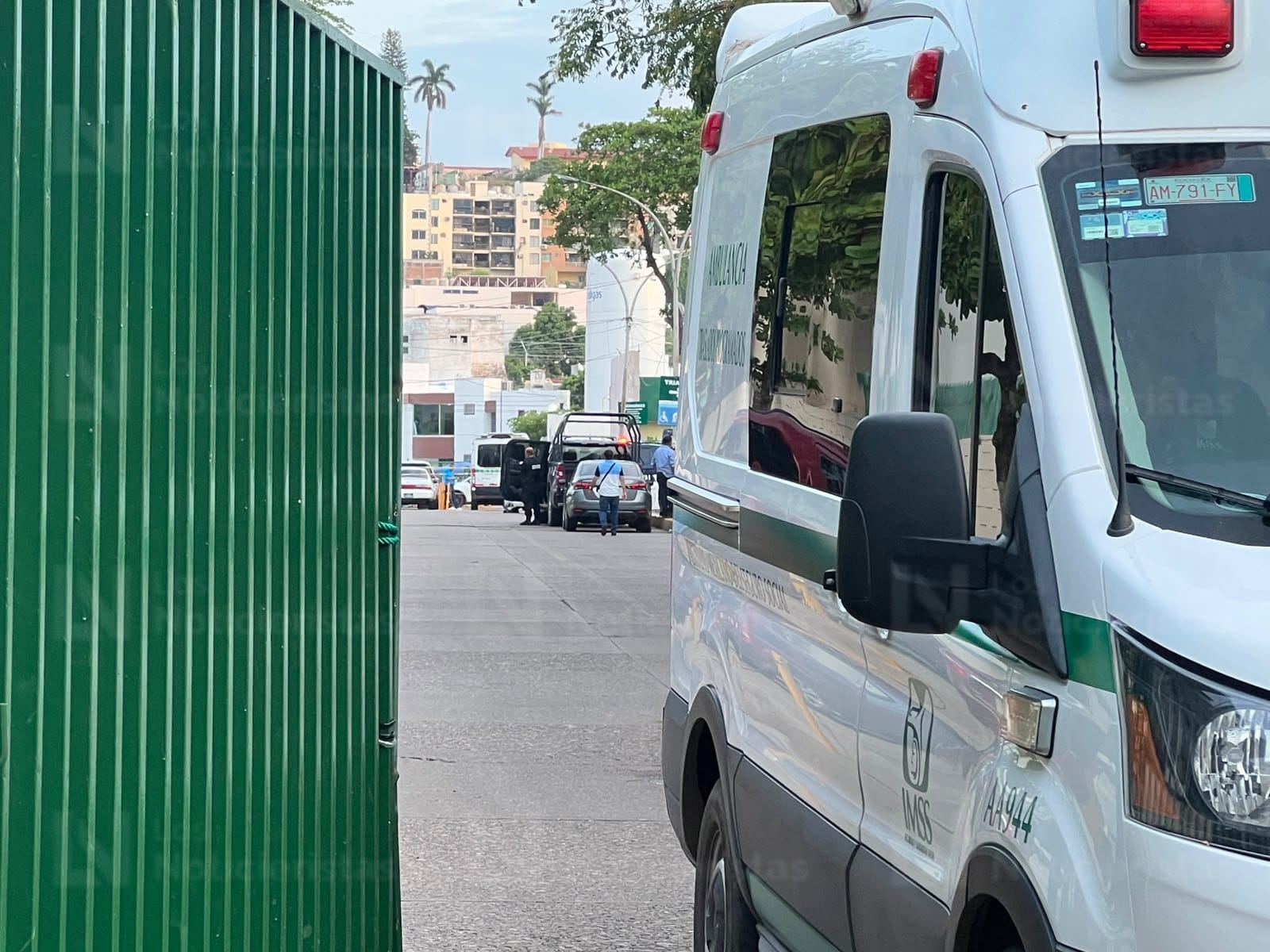 Persona baleada llega manejando a hospital de Culiacán, Sinaloa