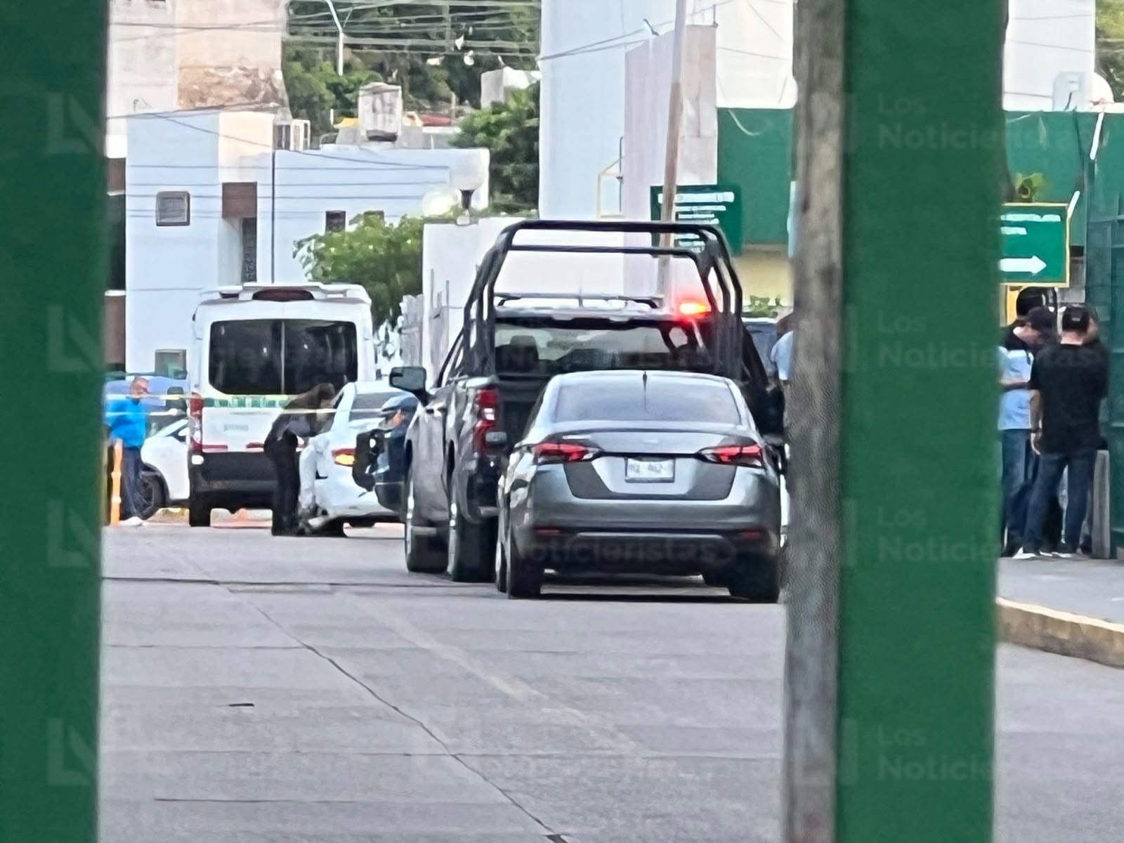 Persona baleada llega manejando a hospital de Culiacán, Sinaloa