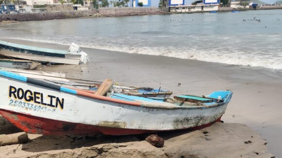 Capturas se desploman en Playa Norte de Mazatlán, Sinaloa, por mar de fondo; pescadores tienen más de un mes con afectaciones