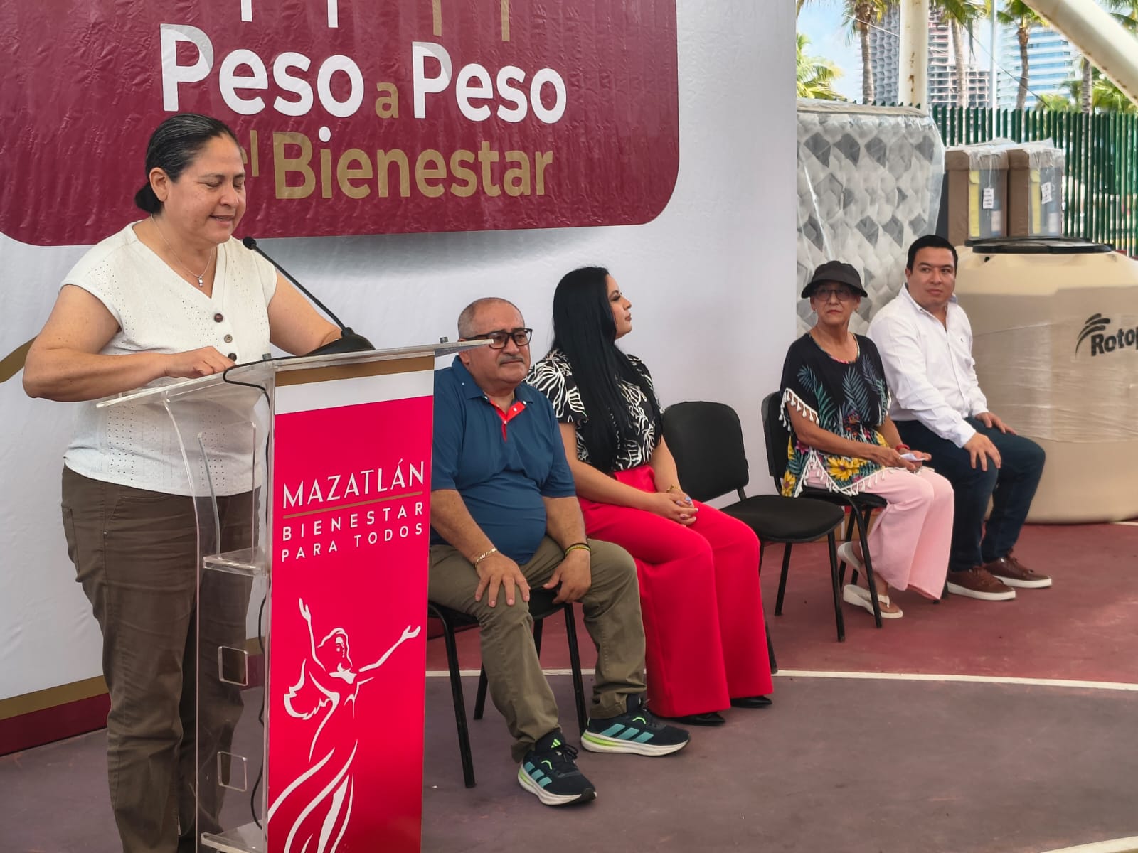 Entregan más de 200 apoyos del programa ‘Peso a Peso’ a familias de la zona urbana y rural de Mazatlán