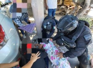 Policías de Ahome brindan primeros auxilios a adulta mayor