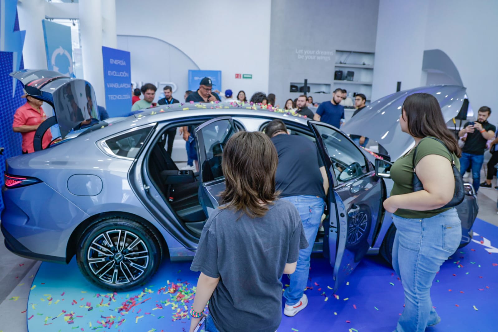 Presentan el BYD King 2027 en Culiacán