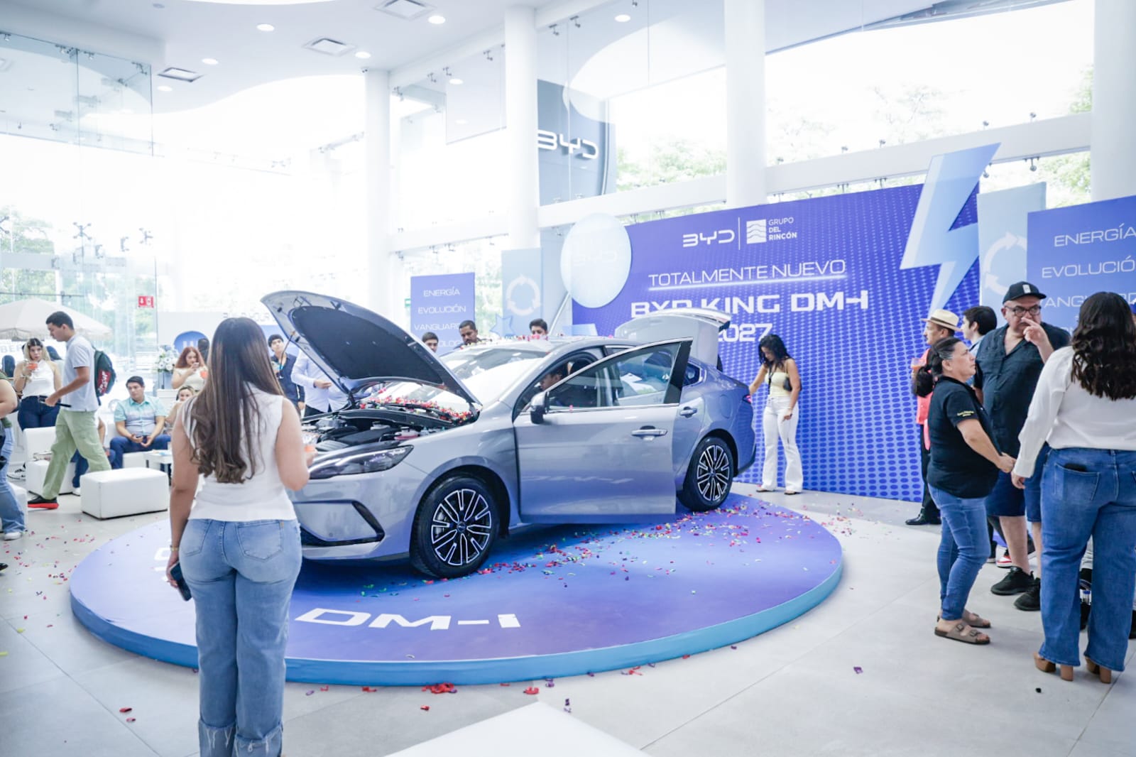Presentan el BYD King 2027 en Culiacán