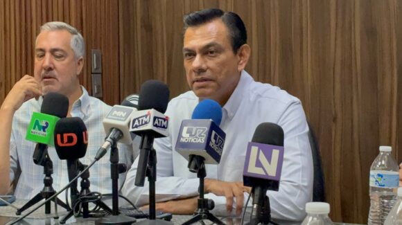 Canaco denuncia que siguen entrando empresas “golondrinas” al programa de útiles; además, persisten adeudos a textileros