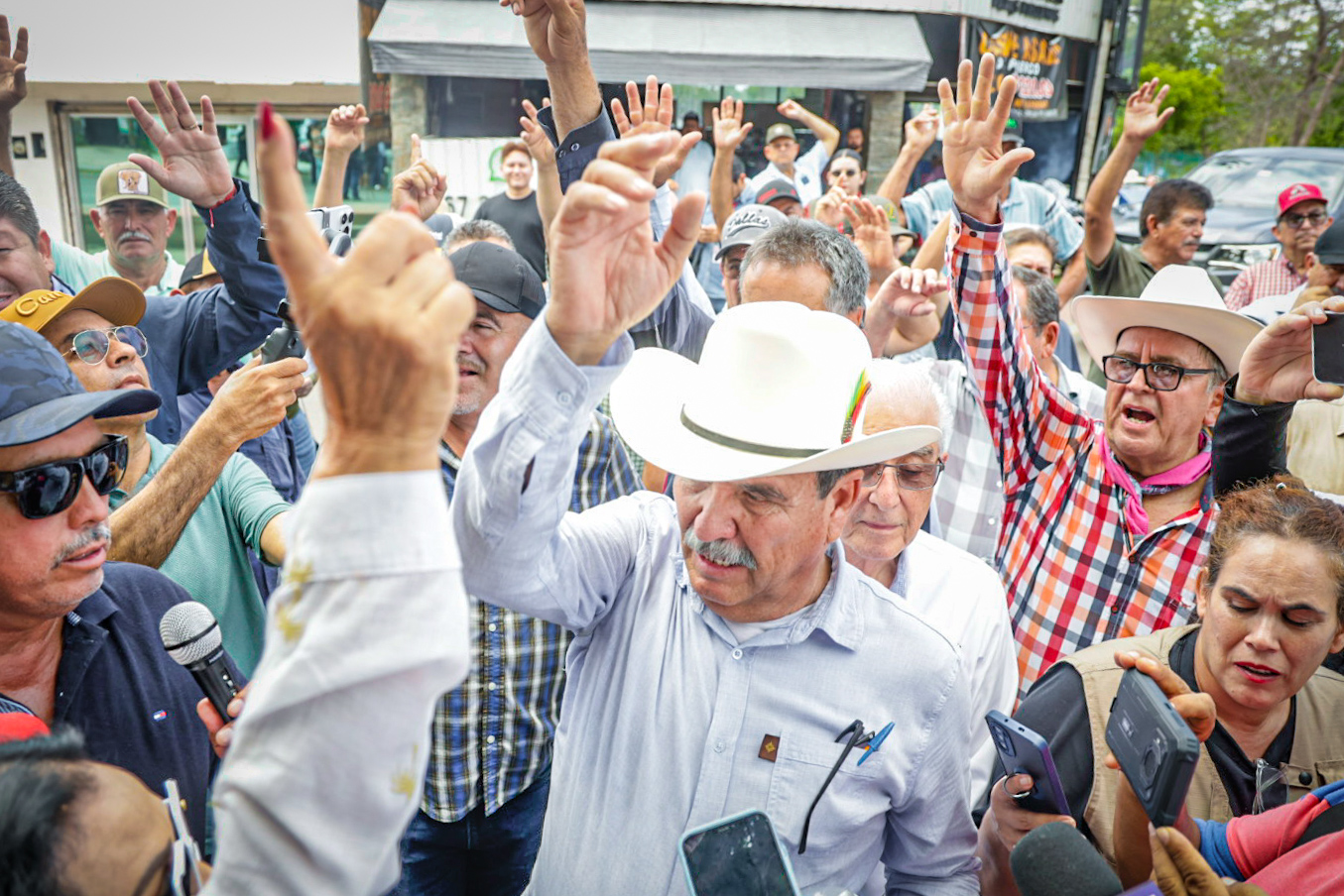 Productores liberan carretera Culiacán-Navolato, tras acuerdo con Sader