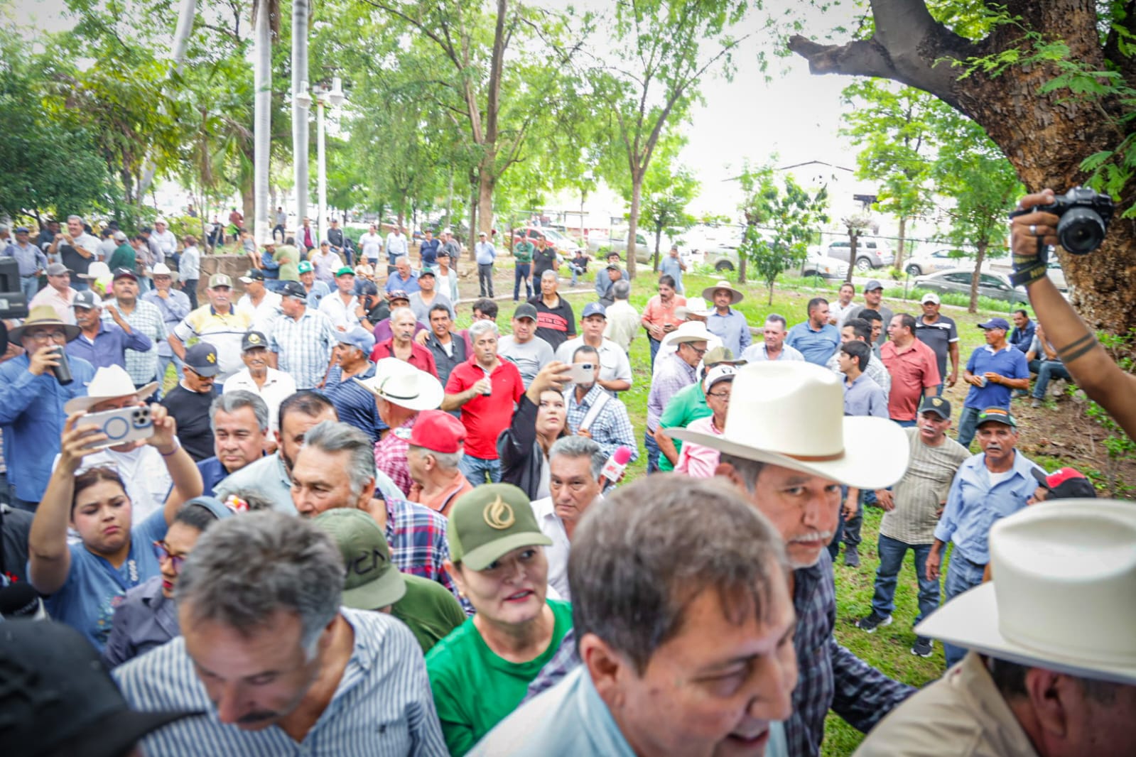 Productores se reúnen para diálogo en Sader