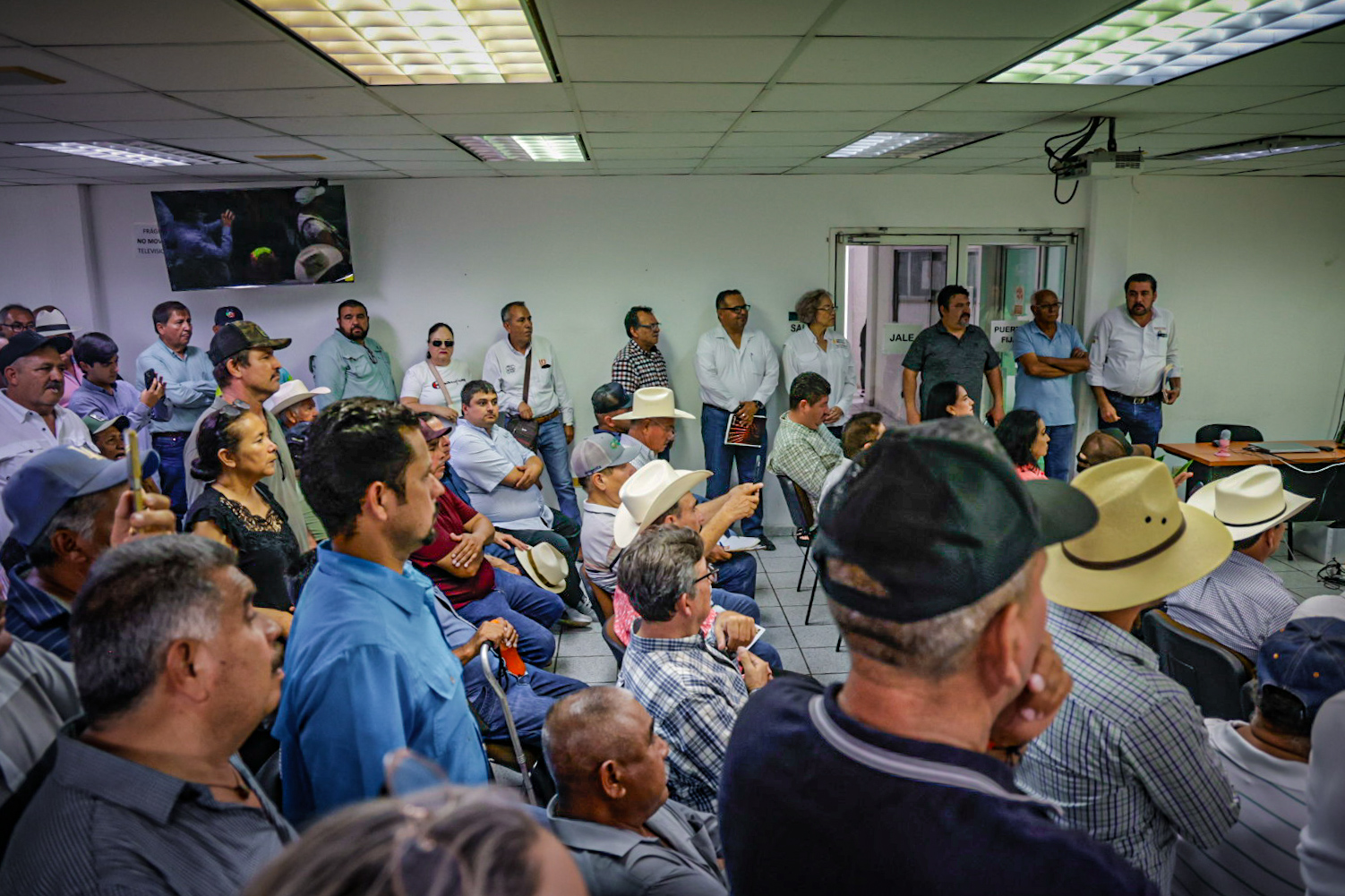 Productores se reúnen con autoridades de Sader para liberar pago de sus cosechas