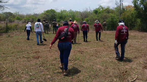 Colectivos de búsqueda localizan restos calcinados durante jornada de mapeo en Elota, Sinaloa