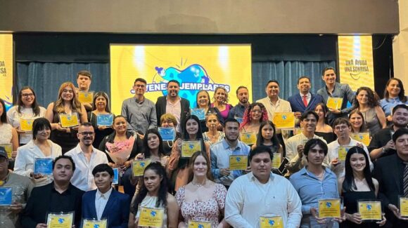 Cincuenta jóvenes sinaloenses serán reconocidos por la asociación “Una ayuda, una sonrisa”