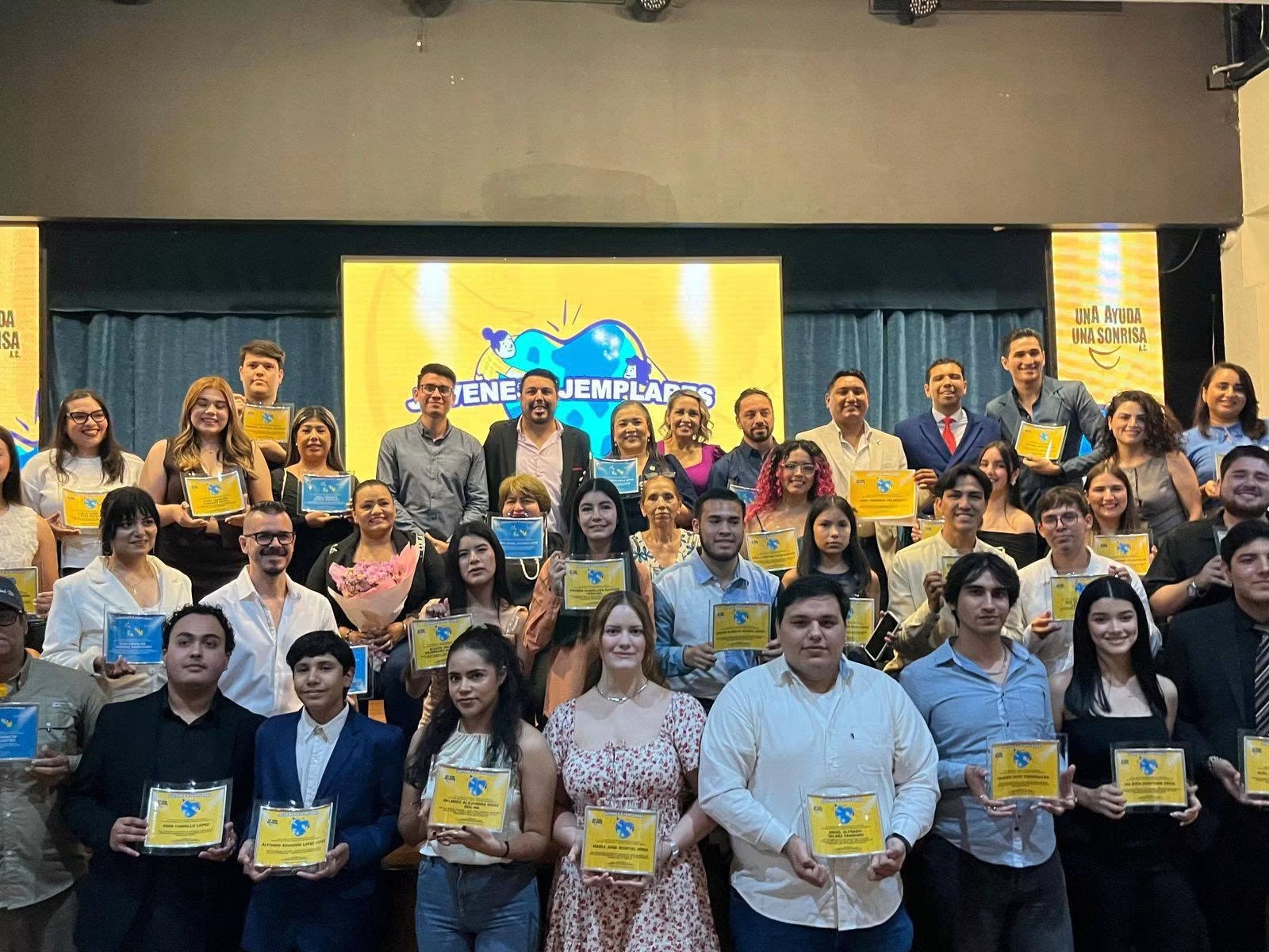 Reconocimiento "Jóvenes ejemplares de Sinaloa"