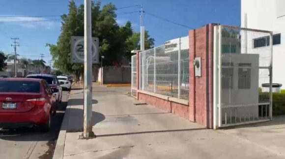 Piden instalar reductores de velocidad frente a la Casa de Día del Issste, Guasave, para proteger a adultos mayores