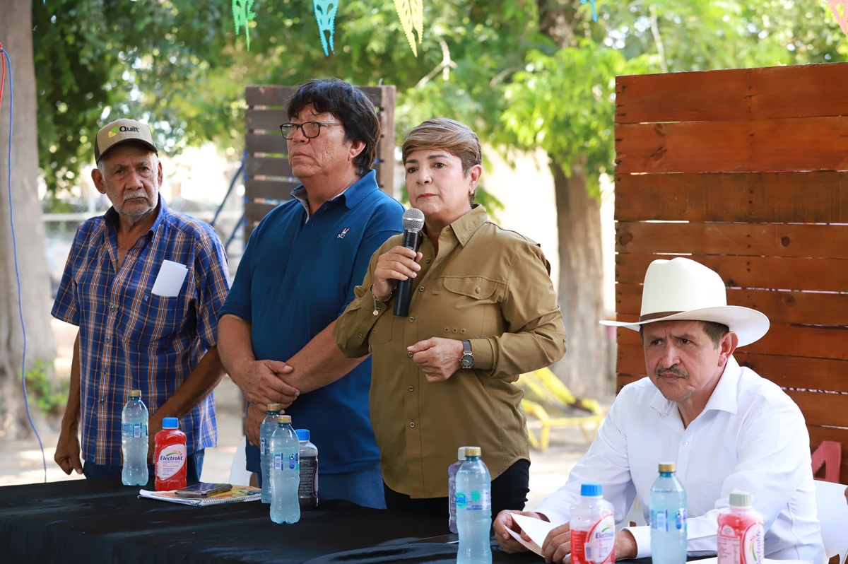 Registro Agrario Nacional entrega títulos de propiedad en Buen Retiro, Guasave