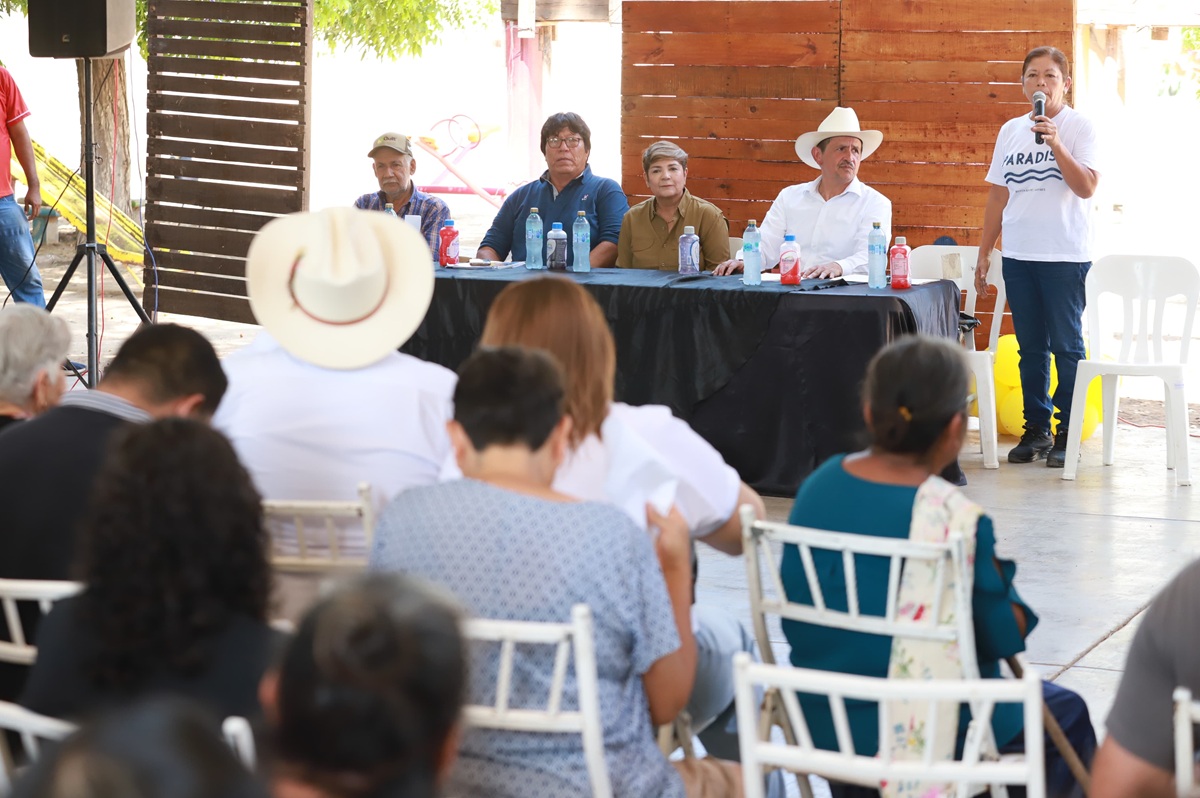 Registro Agrario Nacional entrega títulos de propiedad en Buen Retiro, Guasave