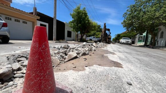 No se detiene la rehabilitación y mantenimiento de drenajes y tapas dañadas en Ahome, Sinaloa