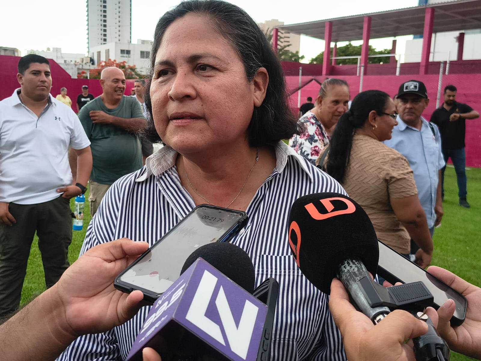 Rehabilitan cancha de futbol en Mazatlán