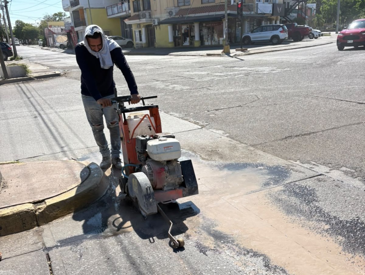 Reparación de red de alcantarillado en Mazatlán, Sinaloa