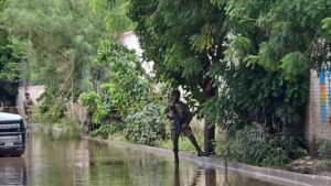 rescatan a un hombre levantado y aseguran vehiculo tras operativo en la pemex de culiacan militar