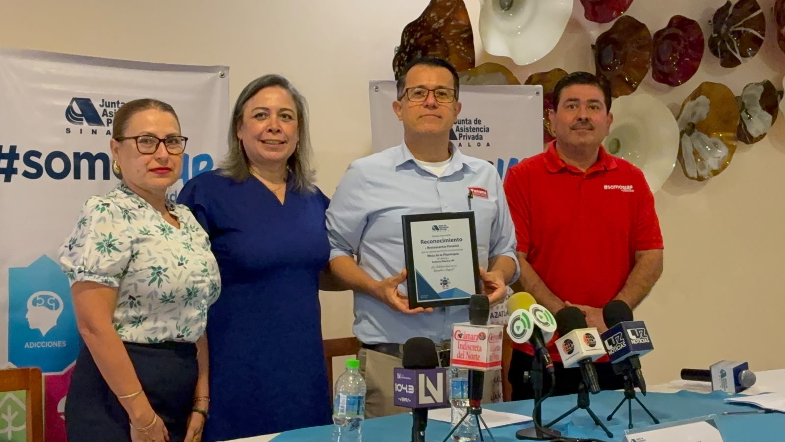 Restaurante Panamá entrega donativo de la Mesa de la Filantropía a Autismo Mochis IAP