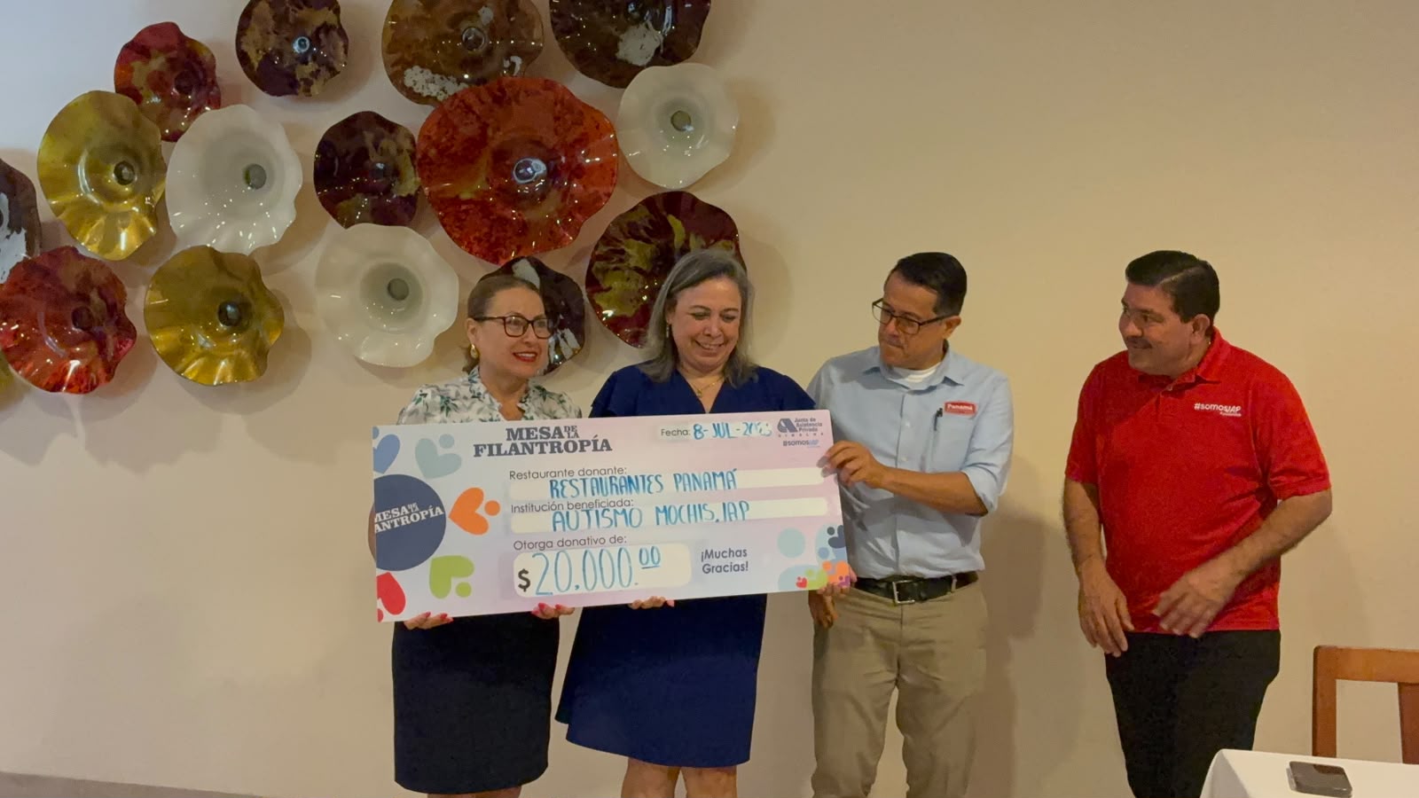 Restaurante Panamá entrega donativo de la Mesa de la Filantropía a Autismo Mochis IAP