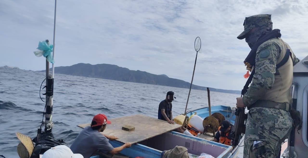 Retienen embarcación por pesca ilegal en el archipiélago de Islas Marías
