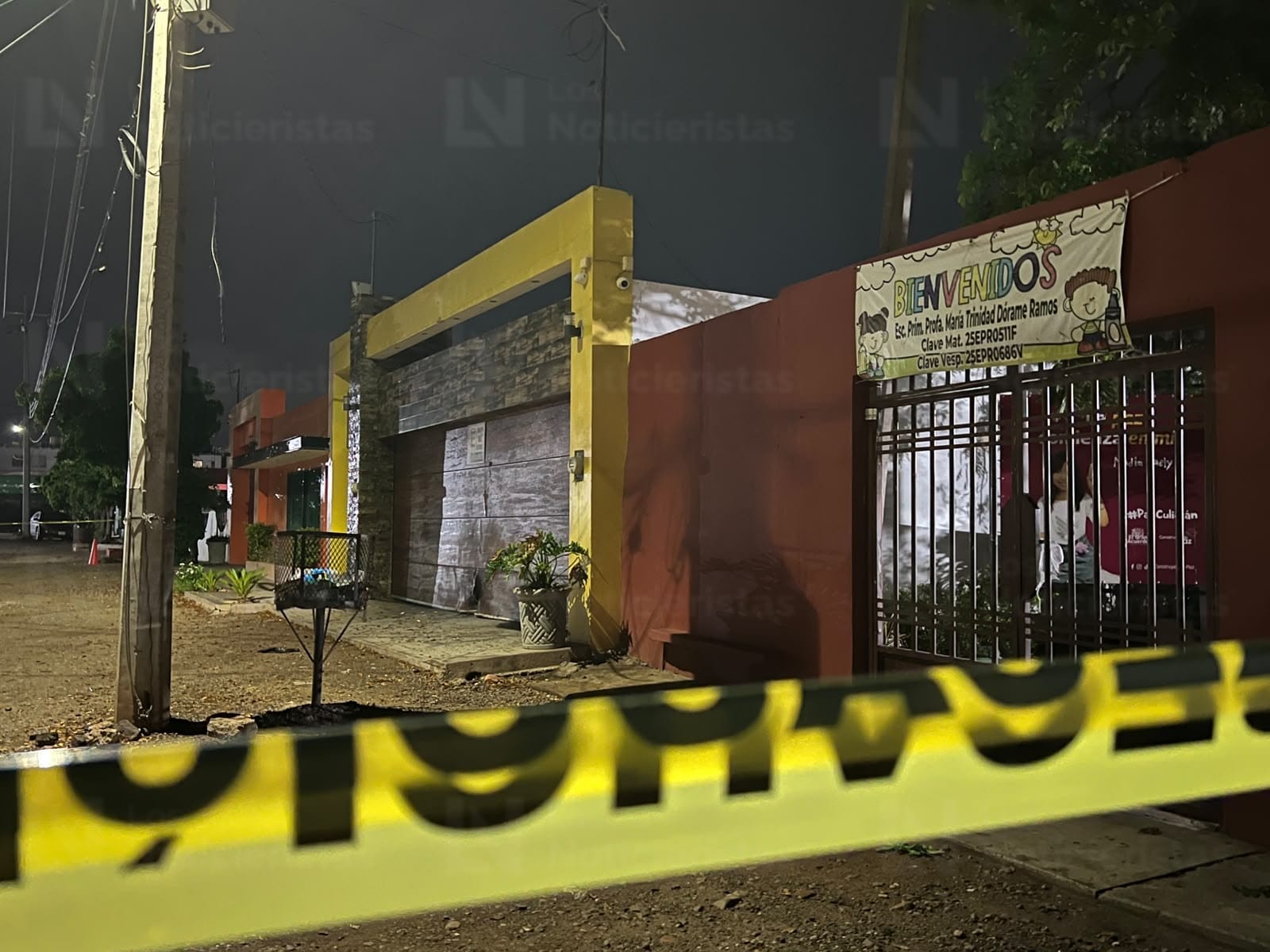 Revientan portón de vivienda con artefacto explosivo en Las Ilusiones, en Culiacán