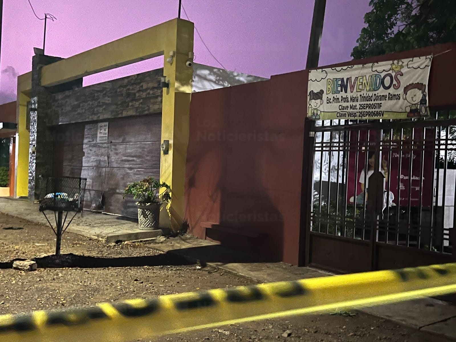 Revientan portón de vivienda con artefacto explosivo en Las Ilusiones, en Culiacán