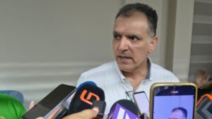 roberto vega nieblas representante de locatarios del mercado pino suarez de mazatlan