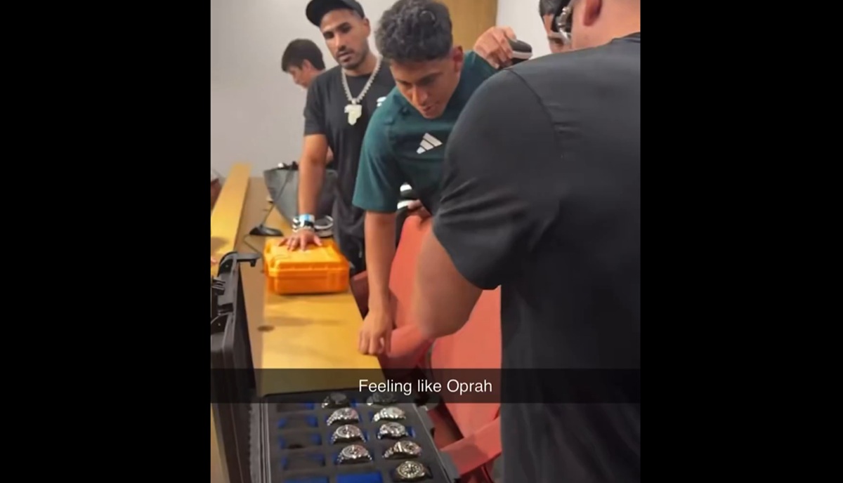 Selección Mexicana recibe Rolex regalados por el influencer Steve Will Do It