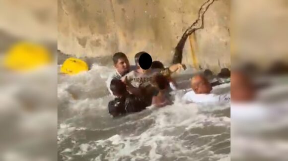 Heroico rescate evita tragedia en playas de Mazatlán, Sinaloa; menor es salvado con vida por Escuadrón Acuático