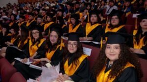 se graduan 60 estudiantes de politicas publicas y estudios internacionales de la uas graduadas