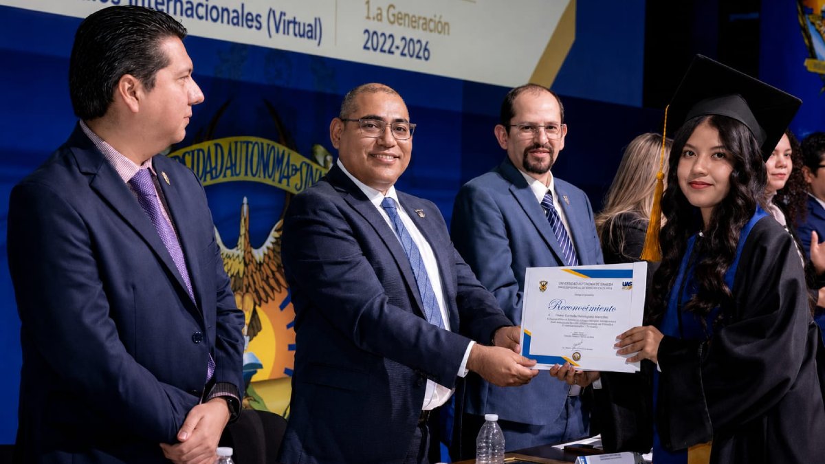 se graduan 60 estudiantes de politicas publicas y estudios internacionales de la uas
