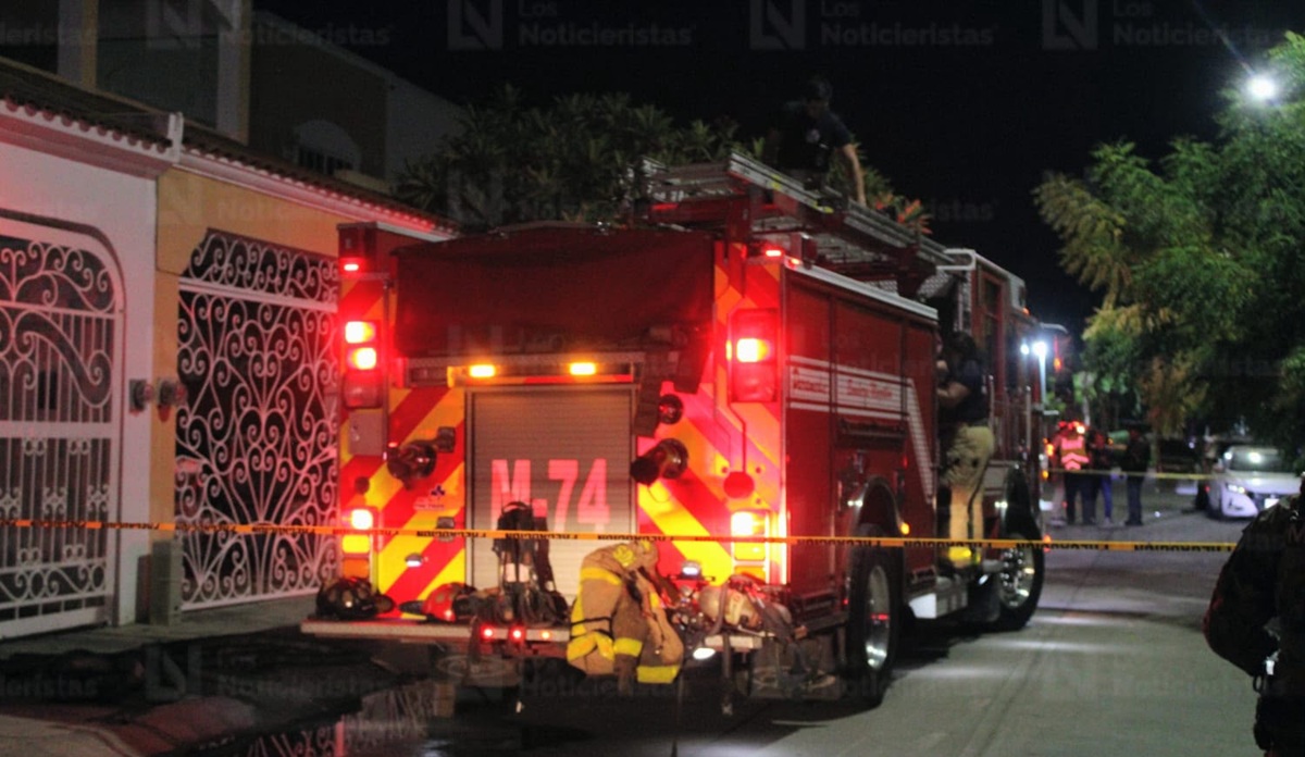 Se incendian dos vehículos en el fraccionamiento Alameda, en Mazatlán