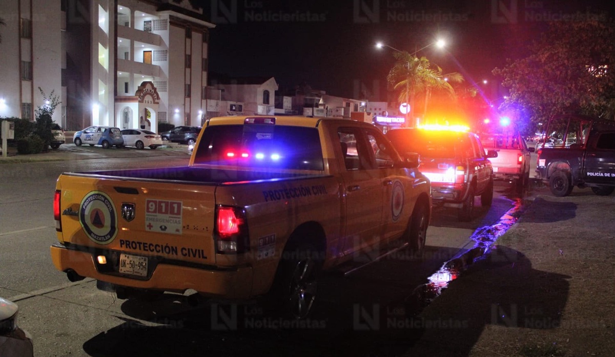 Se incendian dos vehículos en el fraccionamiento Alameda, en Mazatlán