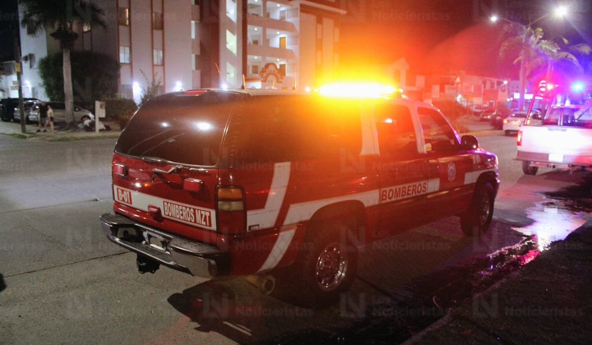 Se incendian dos vehículos en el fraccionamiento Alameda, en Mazatlán