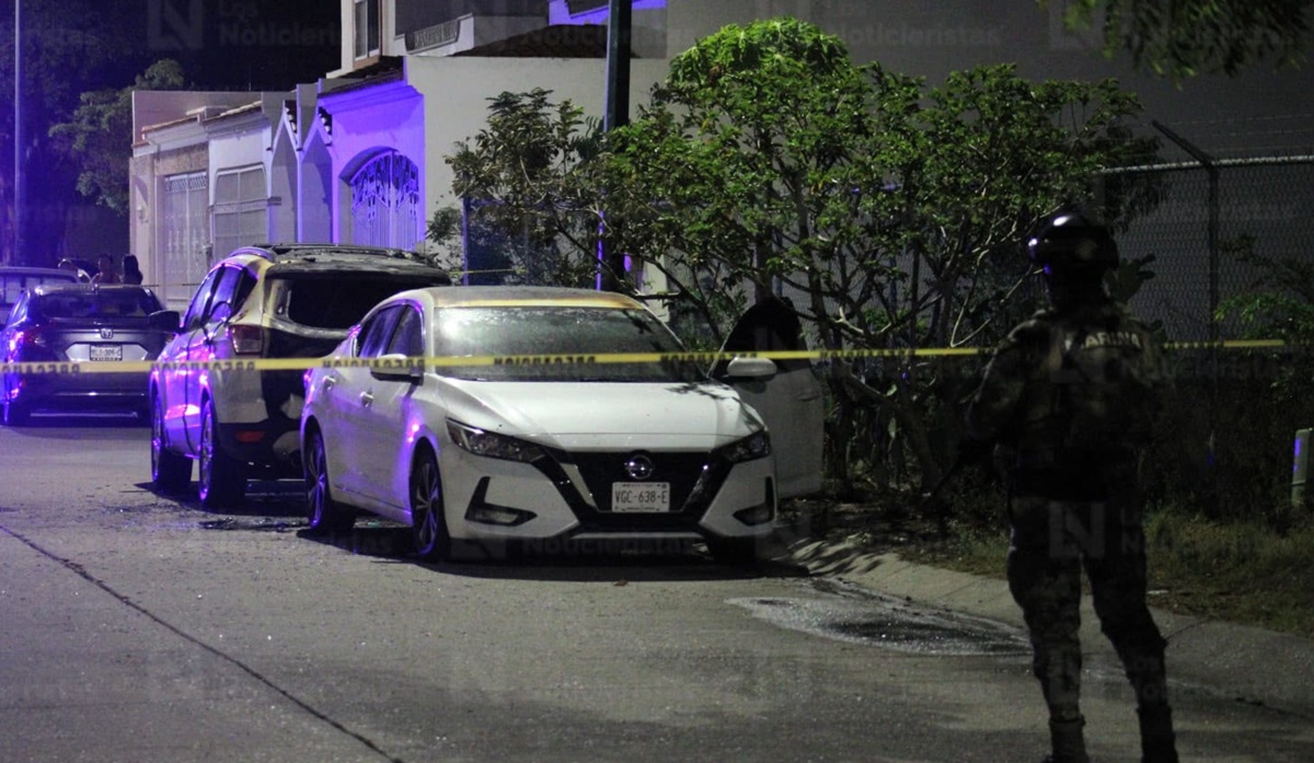 Se incendian dos vehículos en el fraccionamiento Alameda, en Mazatlán