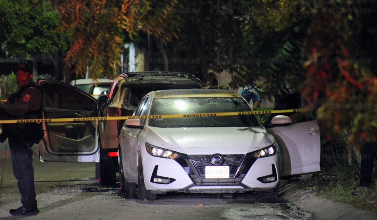 Se incendian dos vehículos en el fraccionamiento Alameda, en Mazatlán
