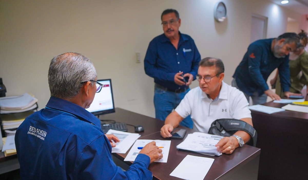 Se reúne secretario de Economía con locatarios de la Plaza Fiesta Las Palmas, en Los Mochis