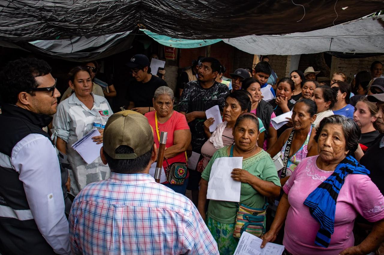 Sebides entrega apoyos en Villa Juárez, Navolato