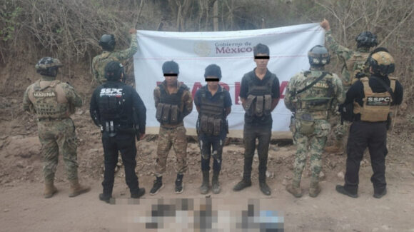 Operativos de Marina dejan tres detenidos, explosivos asegurados y una persona rescatada al sur de Mazatlán, Sinaloa