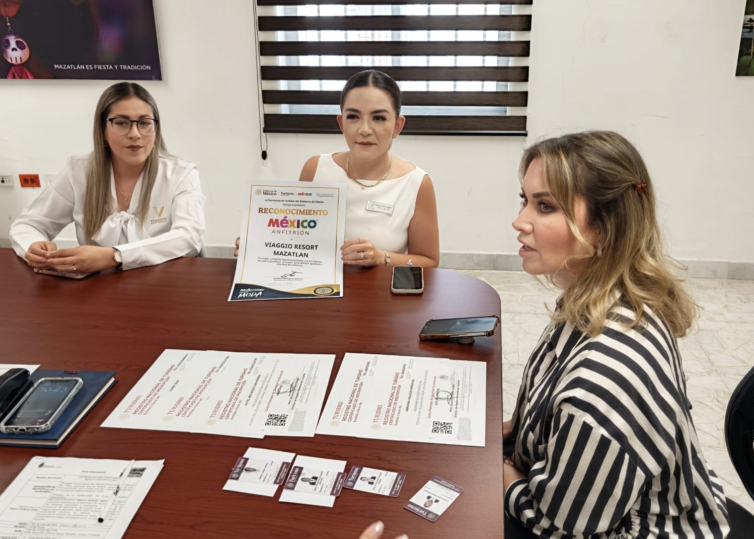 Secretaría de Turismo entrega distintivos México Anfitrión, en Mazatlán