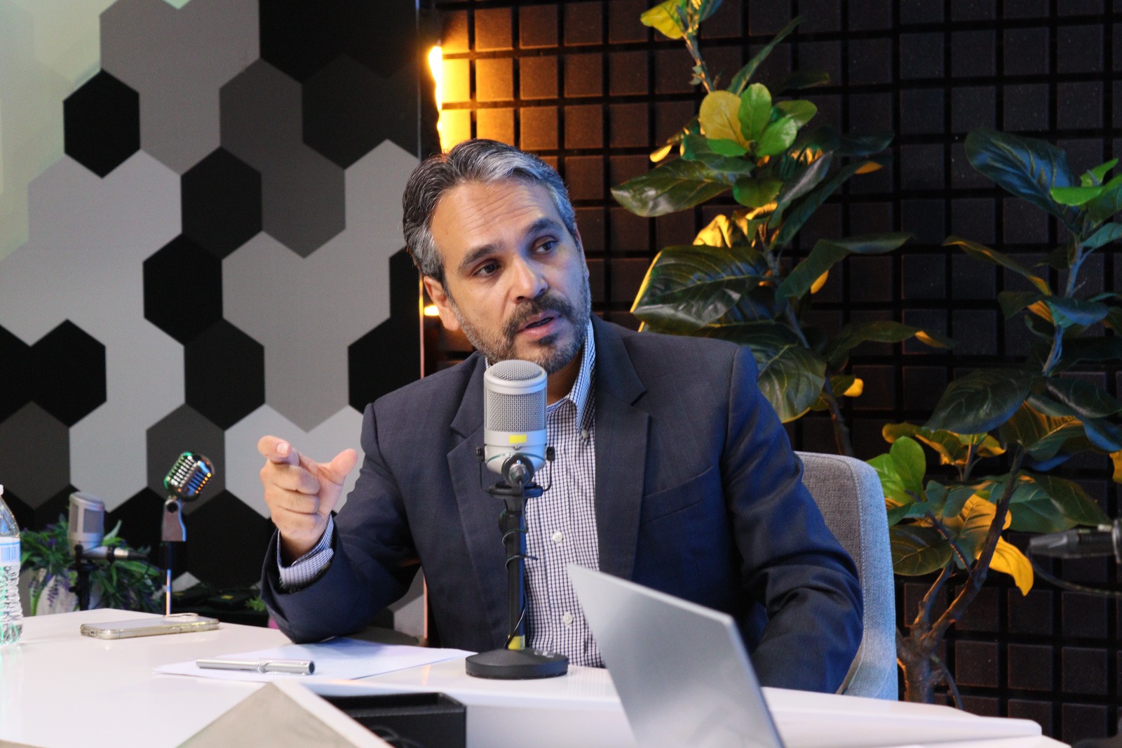 Sergio Mario Arredondo en entrevista con Los Noticieristas